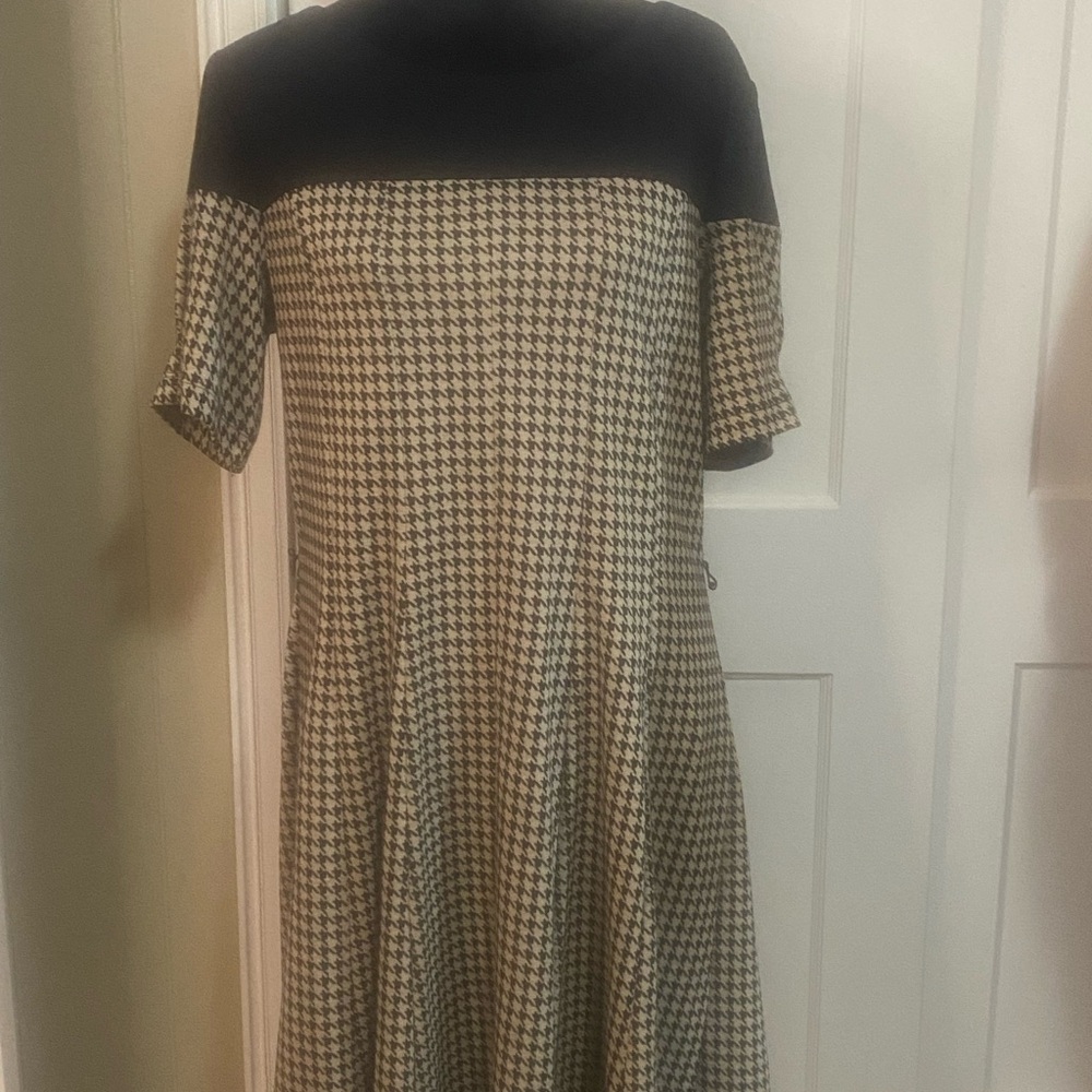 Chic Black and Tan Houndstooth Dress